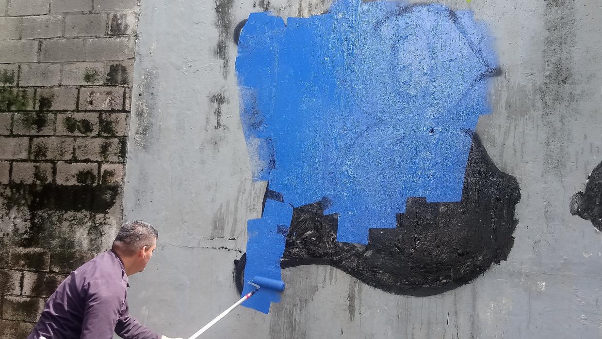 Policías y soldados borran grafitis de pandillas en varios municipios policias-y-soldados-borran-grafitis-de-pandillas-en-varios-municipios